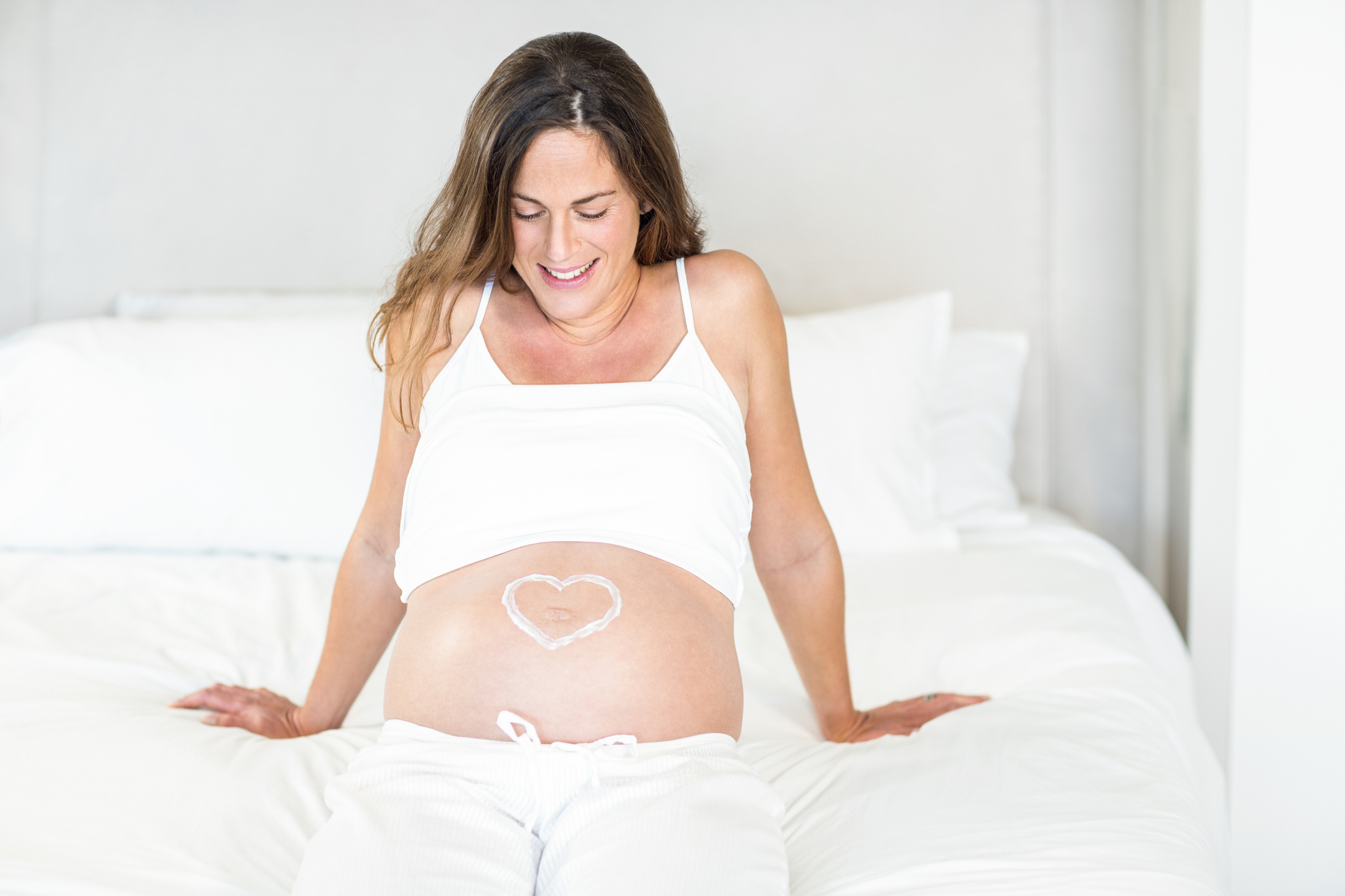 Gestantes: conheça os cuidados no uso de protetor solar e repelentes