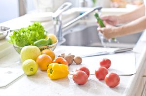 Saiba a importância da correta higienização dos alimentos