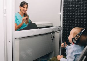 Audição infantil: como identificar a perda auditiva nas crianças?